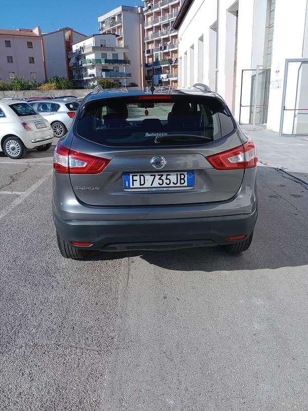 Usata Nissan Qashqai Acenta 131 CV (96 kW) 2016 Grigio SUV
