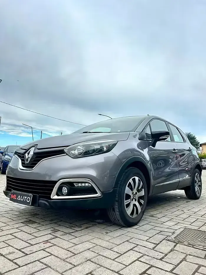 Usata Renault Captur Zen 90 CV (66 kW) 2016 Grigio SUV
