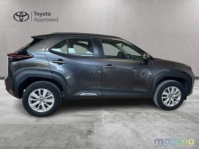 Usata Toyota Yaris Cross Active 116 CV (85 kW) 2025 Grigio SUV