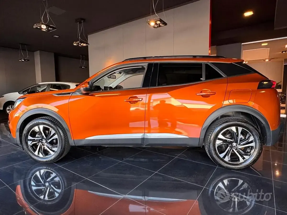 Usata Peugeot 2008 Allure 101 CV (74 kW) 2022 Arancione SUV