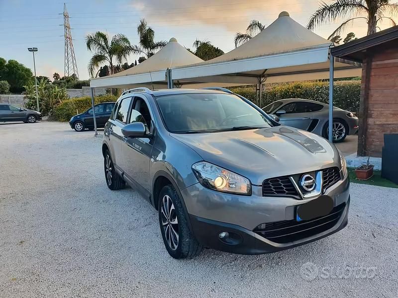 Usata Nissan Qashqai 360º 150 CV (110 kW) 2012 Grigio SUV