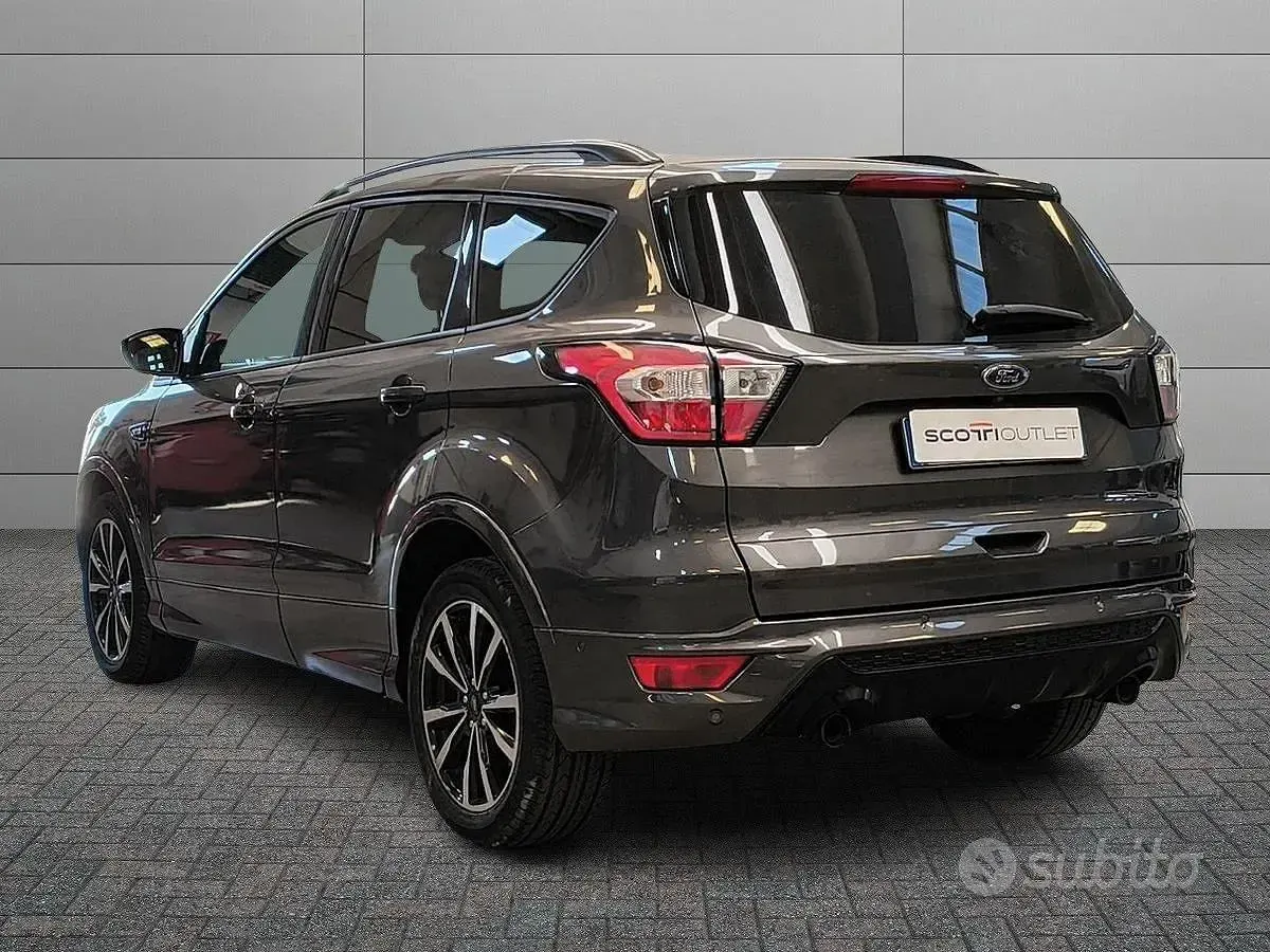 Usata Ford Kuga ST-Line 120 CV (88 kW) 2019 Grigio SUV
