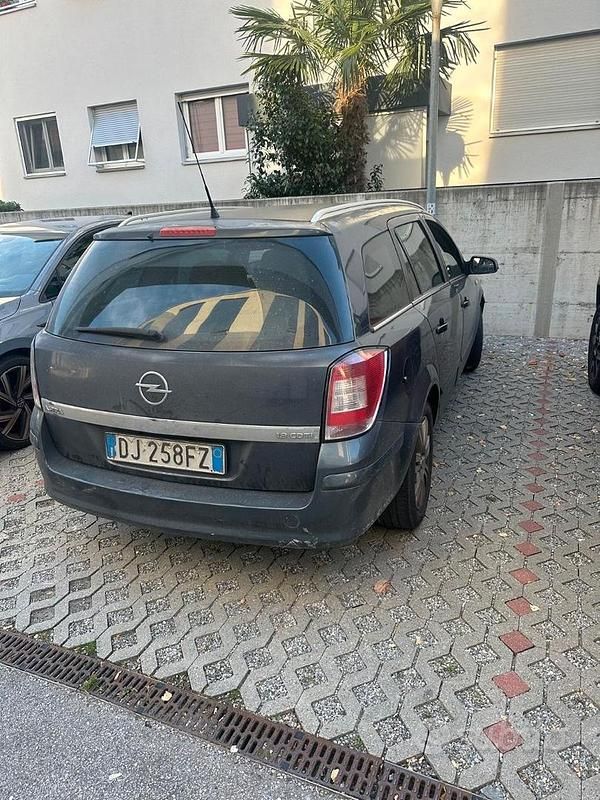 Usata Opel Astra 120 CV (88 kW) 2007 Grigio Station wagon