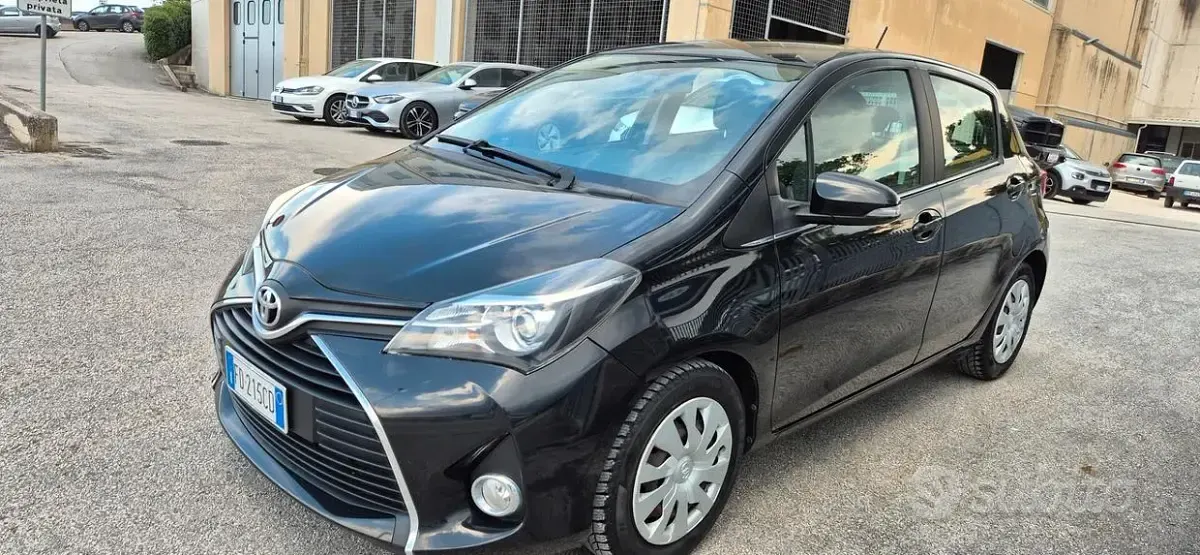 Usata Toyota Yaris 69 CV (50 kW) 2016 Grigio Berlina