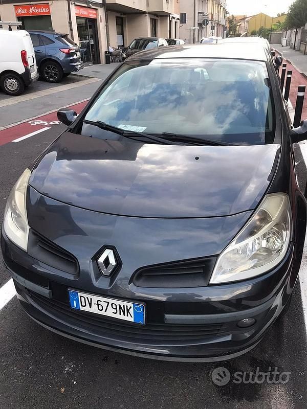 Usata Renault Clio II LE 54 CV (39 kW) 2008 Blu Utilitaria