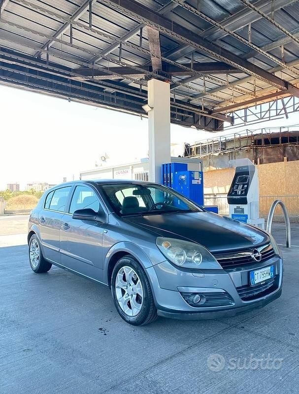 Grigio Usata 2005 Opel Astra Tre volumi | 1000 € (Ottimo prezzo) - Immagine 1/4