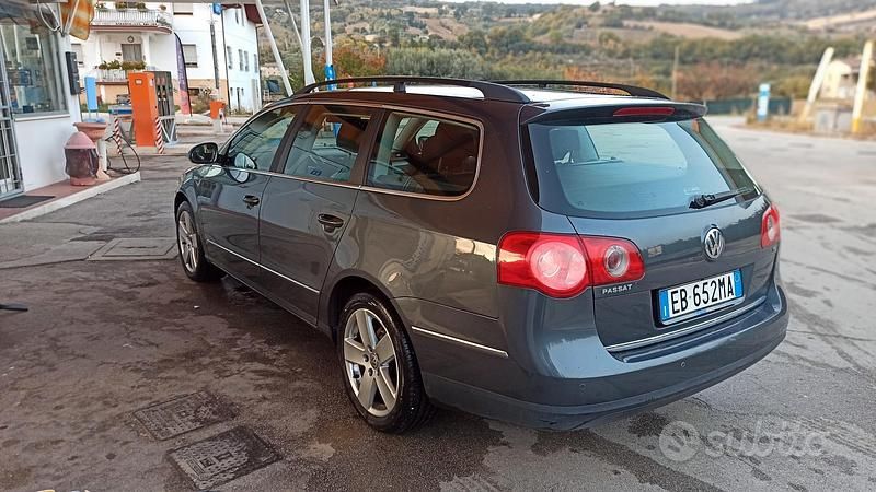 Usata VW Passat 150 CV (110 kW) 2010 Grigio Station wagon