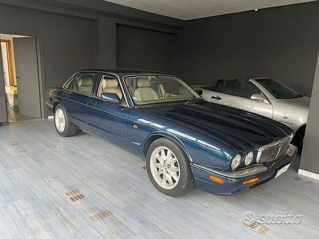 Usata Jaguar XJ Sovereign 300 CV (220 kW) 1997 Blu Berlina
