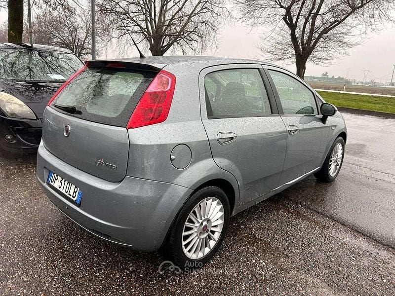 Usata Fiat Grande Punto Dynamic 65 CV (47 kW) 2008 Grigio Utilitaria