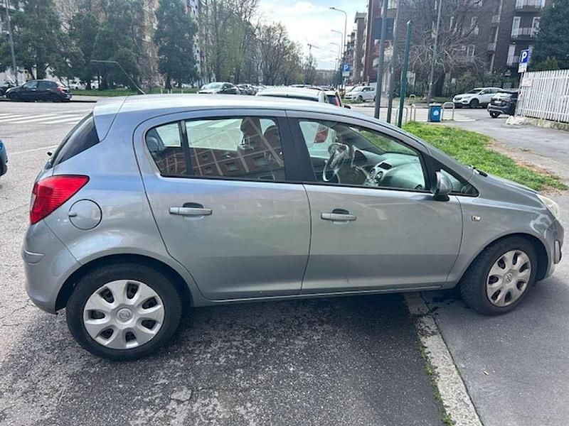 Usata Opel Corsa Edition 86 CV (63 kW) 2013 Argento Utilitaria