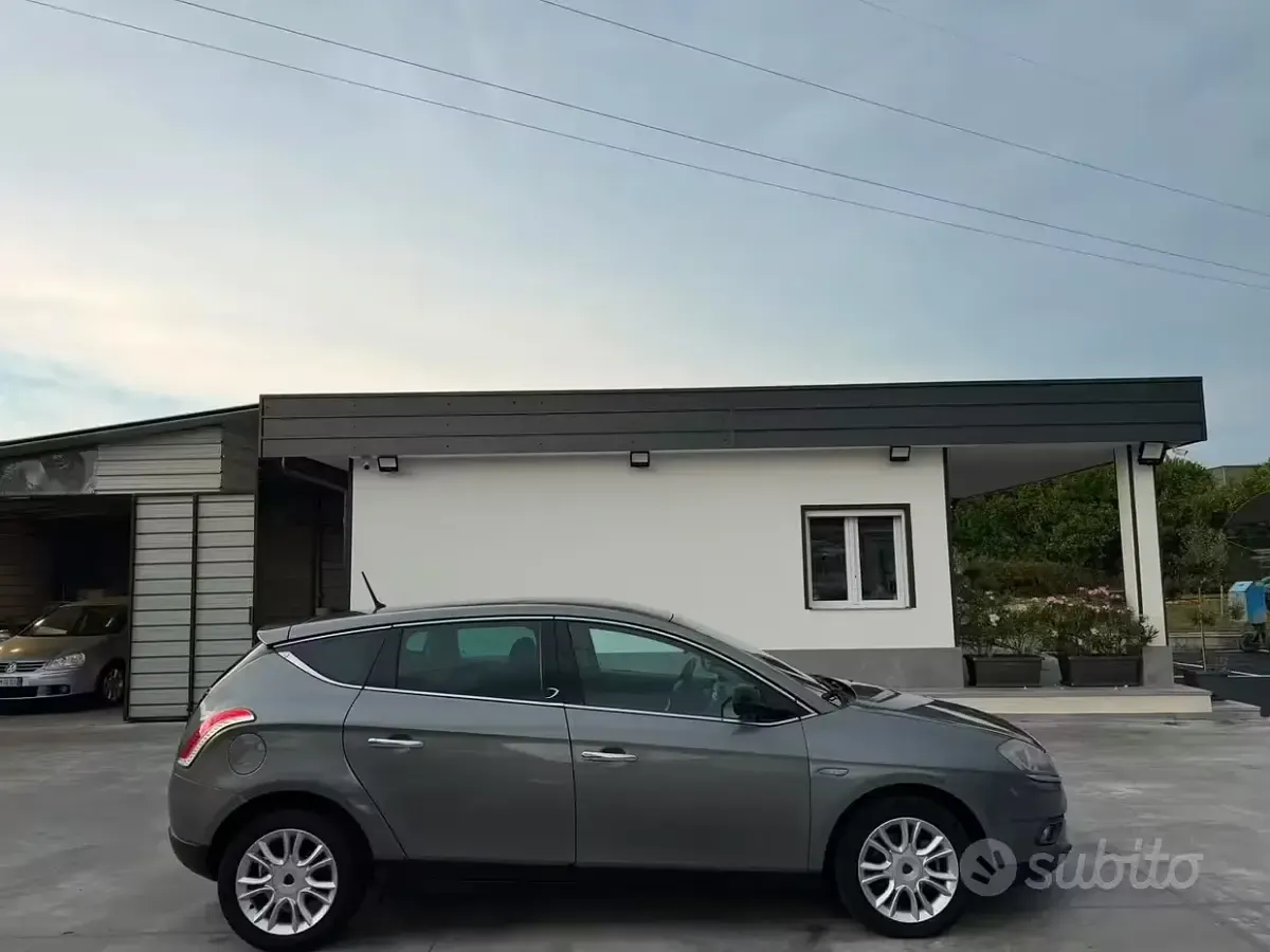 Usata Lancia Delta S 120 CV (88 kW) 2011 Grigio Utilitaria