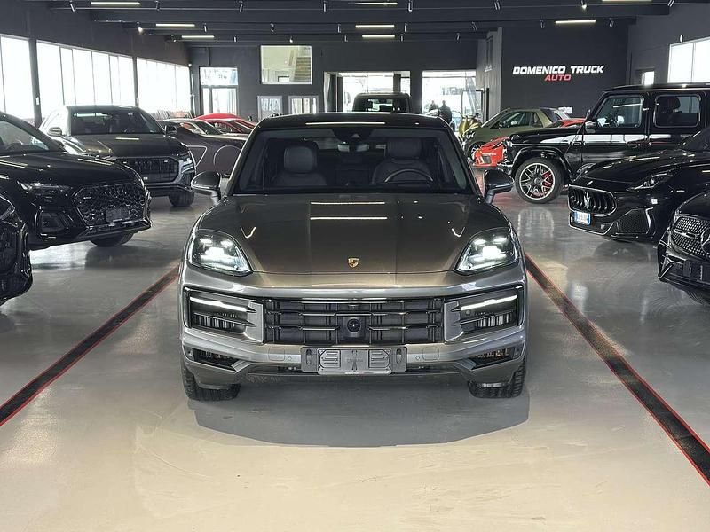 Usata Porsche Cayenne 470 CV (345 kW) 2024 Grigio SUV