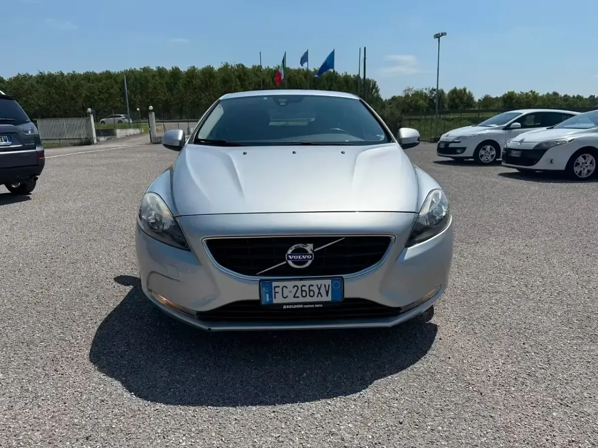Usata Volvo V40 120 CV (88 kW) 2016 Argento Station wagon