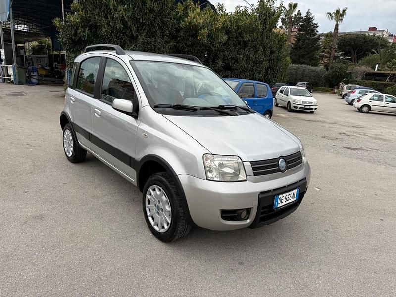 Usata Fiat Panda 4x4 Climbing 59 CV (43 kW) 2006 Argento Utilitaria