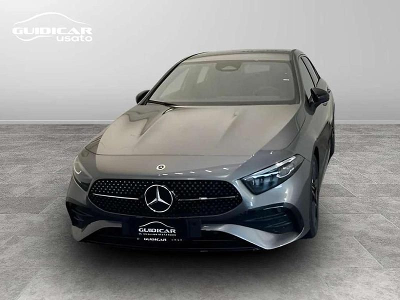 Nuova Mercedes A180 116 CV (85 kW) 2026 Grigio montagna Berlina