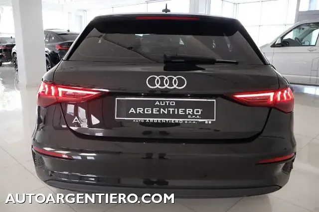 Usado Audi A3 Advanced 116 CV (85 kW) 2022 Negro Berlina