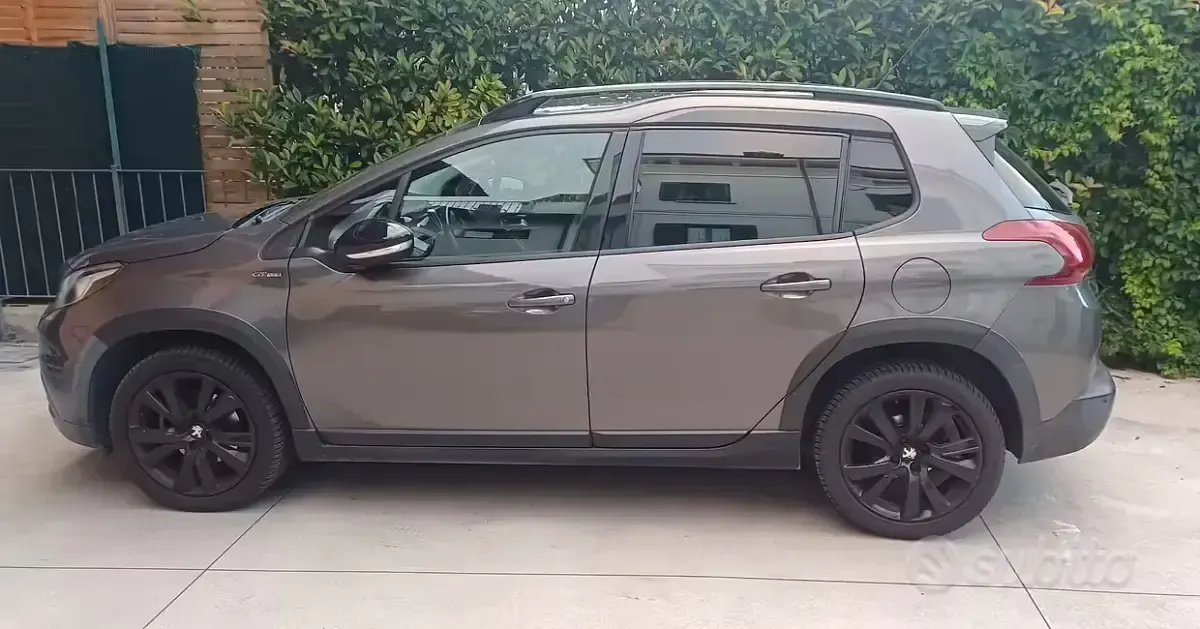 Usata Peugeot 2008 GT-line 82 CV (60 kW) 2017 Grigio SUV