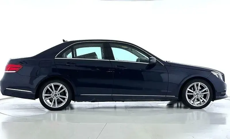 Usata Mercedes E300 Premium 231 CV (169 kW) 2014 Blu Berlina