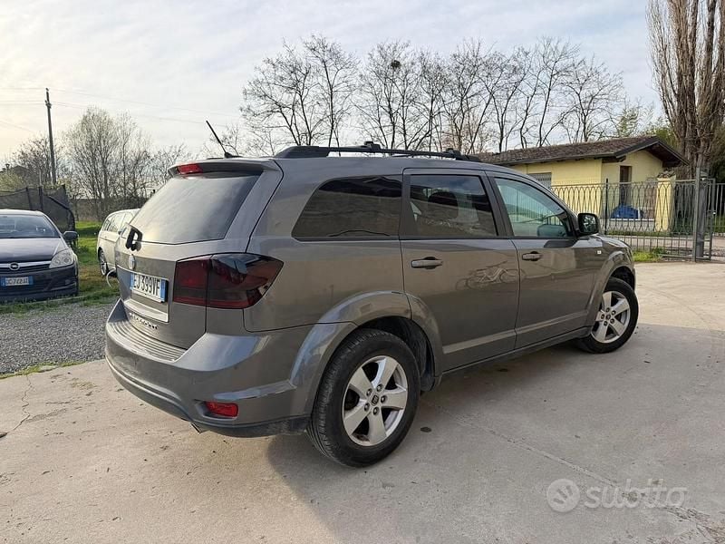 Usata Fiat Freemont Urban 140 CV (102 kW) 2011 Grigio SUV