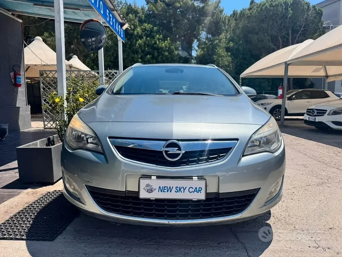 Usata Opel Astra 125 CV (91 kW) 2011 Grigio Station wagon