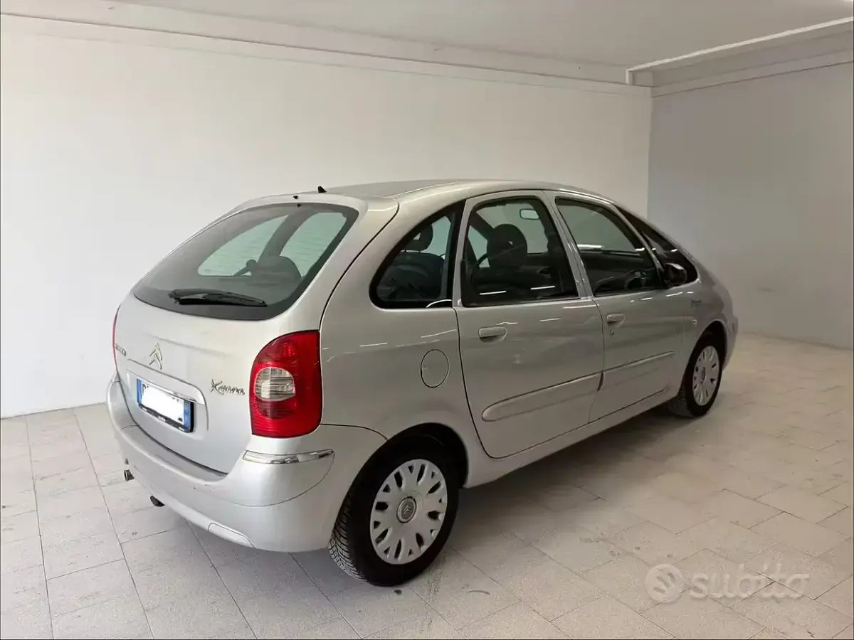 Usata Citroën Xsara Picasso Exclusive 109 CV (80 kW) 2006 Grigio Monovolume