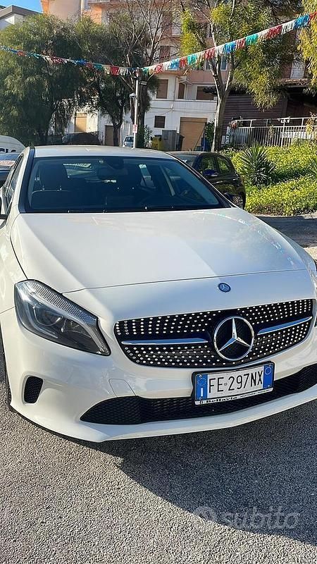 Usata Mercedes A160 102 CV (75 kW) 2016 Bianco Utilitaria