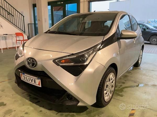 Usata Toyota Aygo X-play 72 CV (52 kW) 2018 Grigio Utilitaria