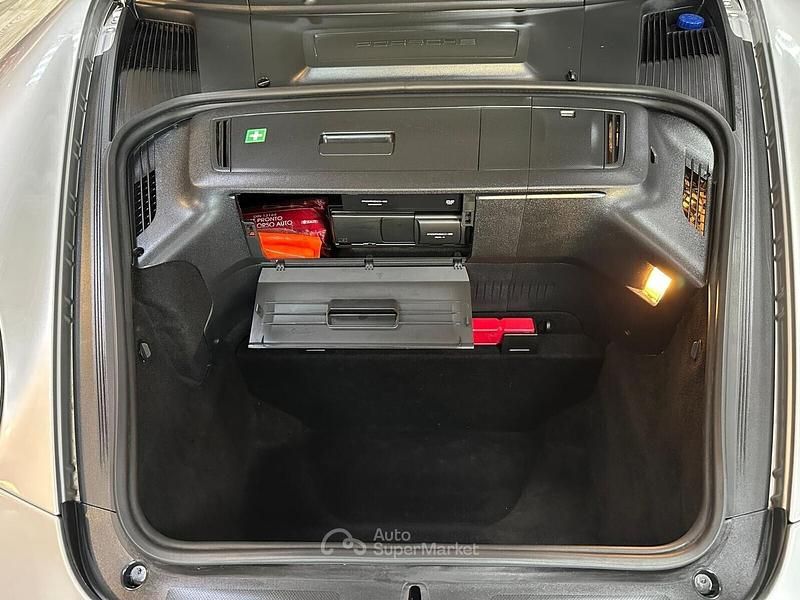 Usata Porsche 911 Carrera 325 CV (239 kW) 2005 Argento Coupé