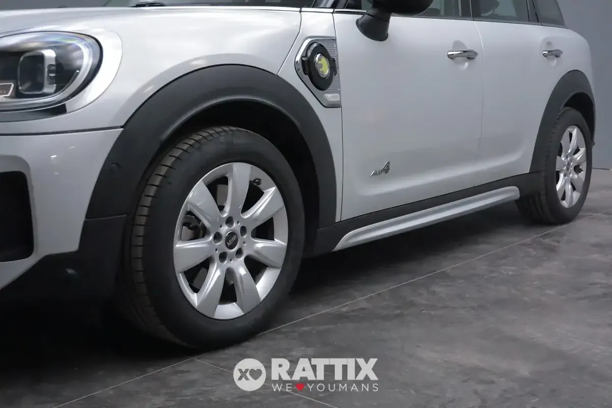 Usata Mini Cooper Countryman Business 220 CV (161 kW) 2021 White silver SUV