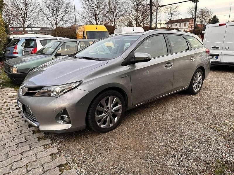 Grigio Usata 2014 Toyota Auris Hybrid Active Station wagon | 5900 € (Ottimo prezzo) - Immagine 1/4