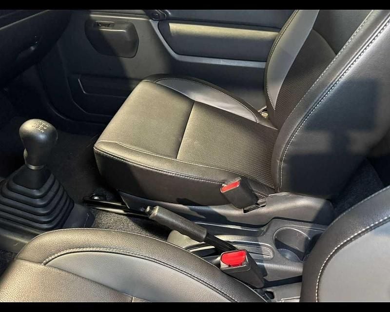 Usata Suzuki Jimny 84 CV (61 kW) 2018 Verde SUV