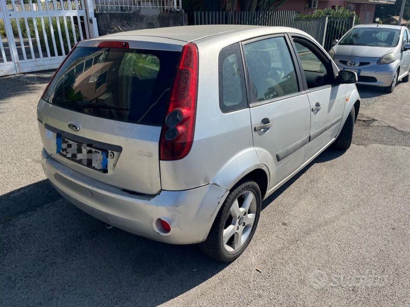 Usata Ford Fiesta 2006 Grigio Utilitaria