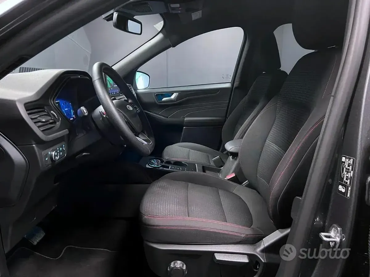 Usata Ford Kuga ST-Line 120 CV (88 kW) 2024 Grigio SUV