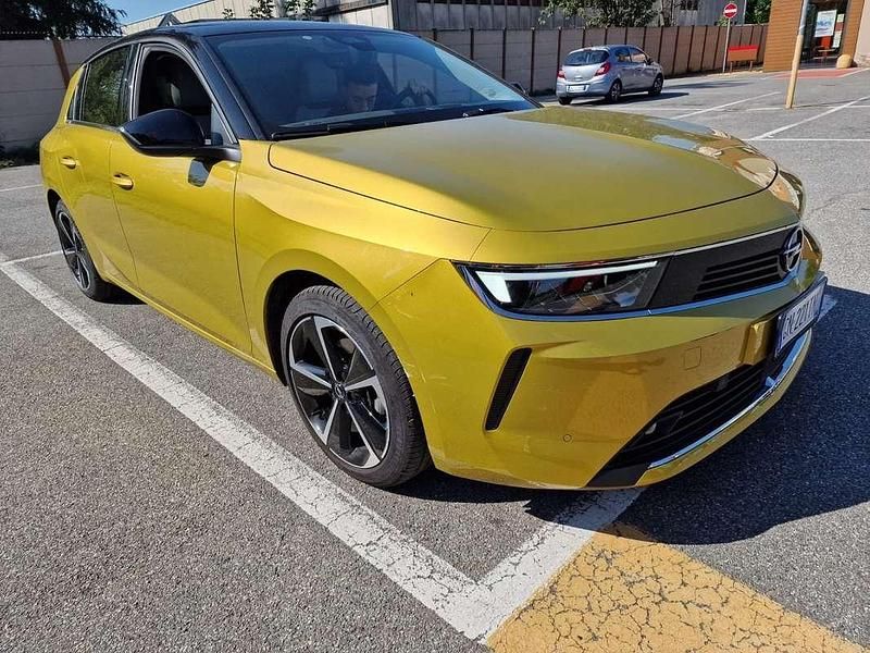 Usata Opel Astra Elegance 131 CV (96 kW) 2023 Oro Berlina