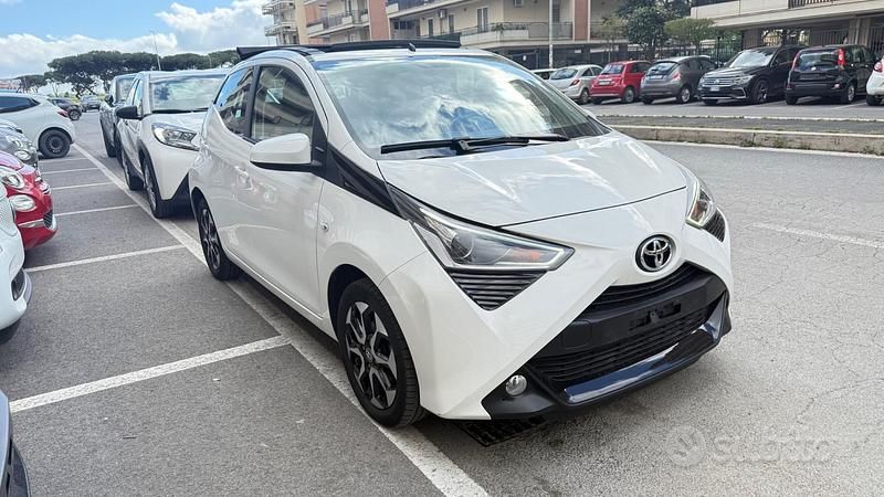 Usata Toyota Aygo Connect Style 72 CV (52 kW) 2020 Bianco Utilitaria