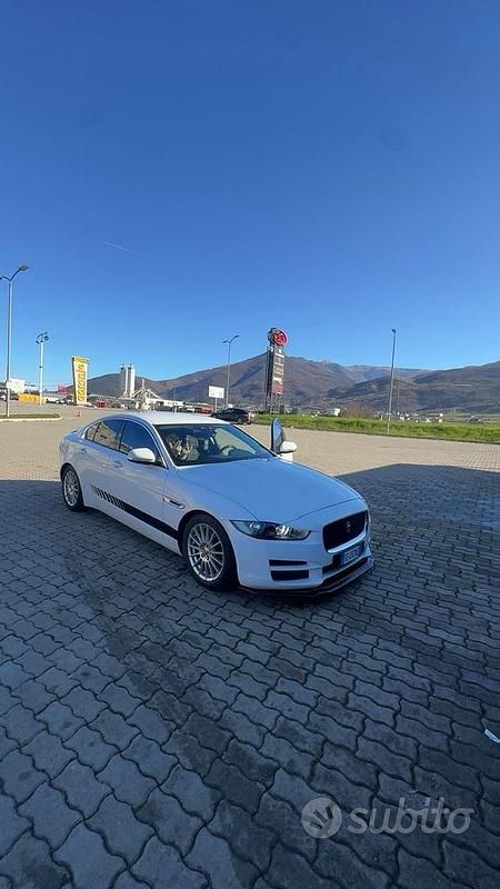 Usata Jaguar XE 163 CV (119 kW) 2016 Bianco Berlina