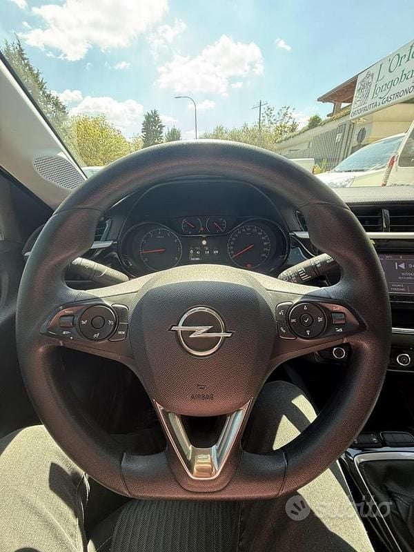 Usado Opel Corsa 102 HP (75 kW) 2020 Vermelho Citadino