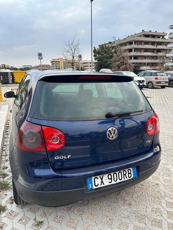 Usata VW Golf V 122 CV (89 kW) 2005 Blu Utilitaria