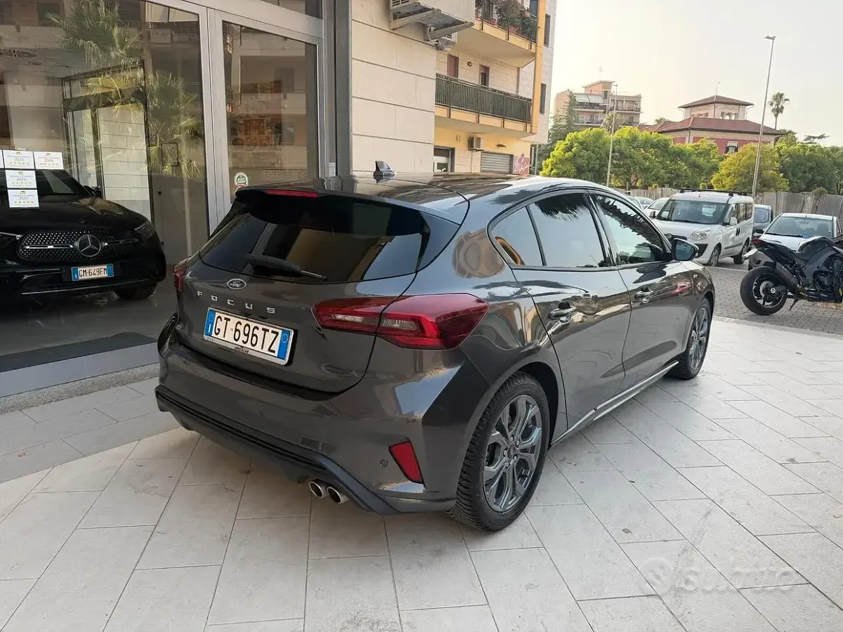 Usata Ford Focus ST-Line 116 CV (85 kW) 2024 Grigio Berlina