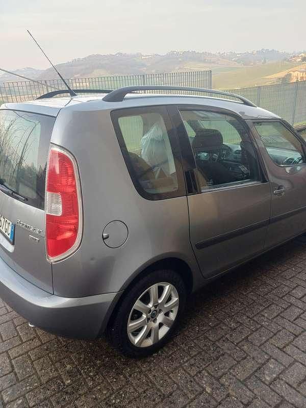 Usata Skoda Roomster Ambition 90 CV (66 kW) 2011 Grigio Monovolume