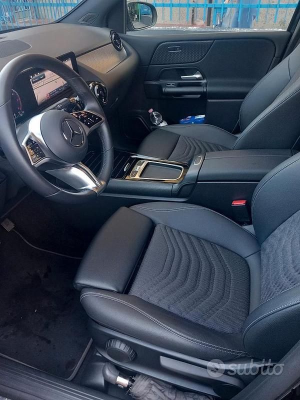 Usata Mercedes B180 109 CV (80 kW) 2024 Nero Monovolume