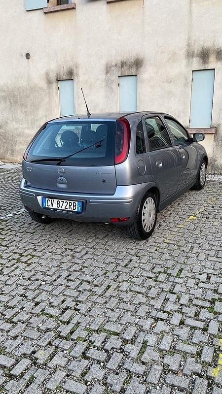 Usata Opel Corsa 80 CV (58 kW) 2005 Grigio Utilitaria