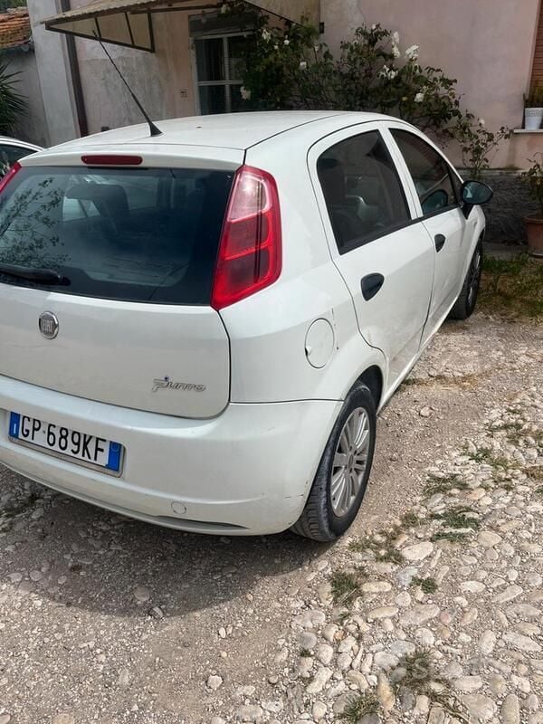 Usata 2009 Fiat Punto Due volumi | 2000 € (Buon prezzo) - Immagine 1/4