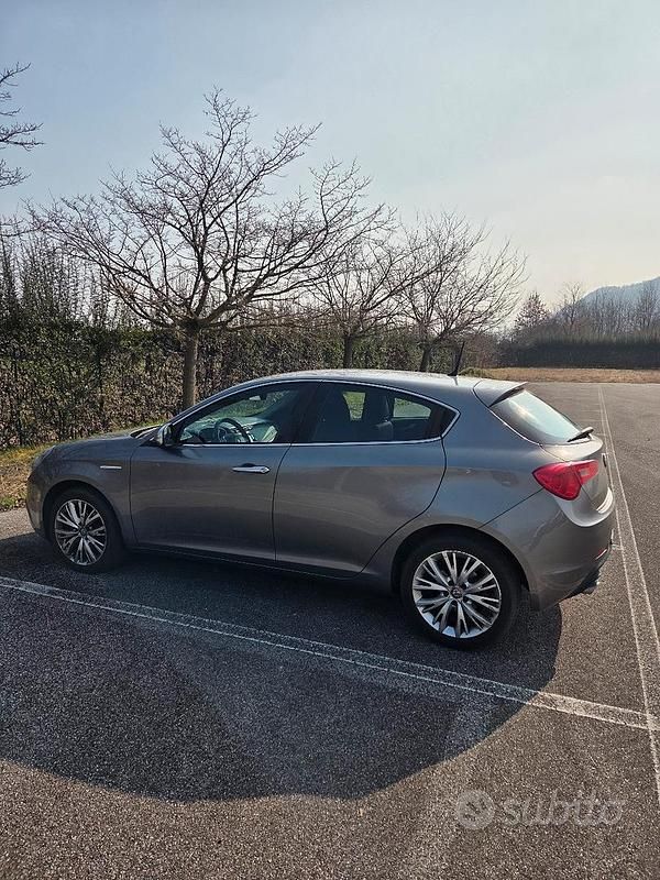 Usata Alfa Romeo Giulietta Super 120 CV (88 kW) 2016 Grigio Utilitaria