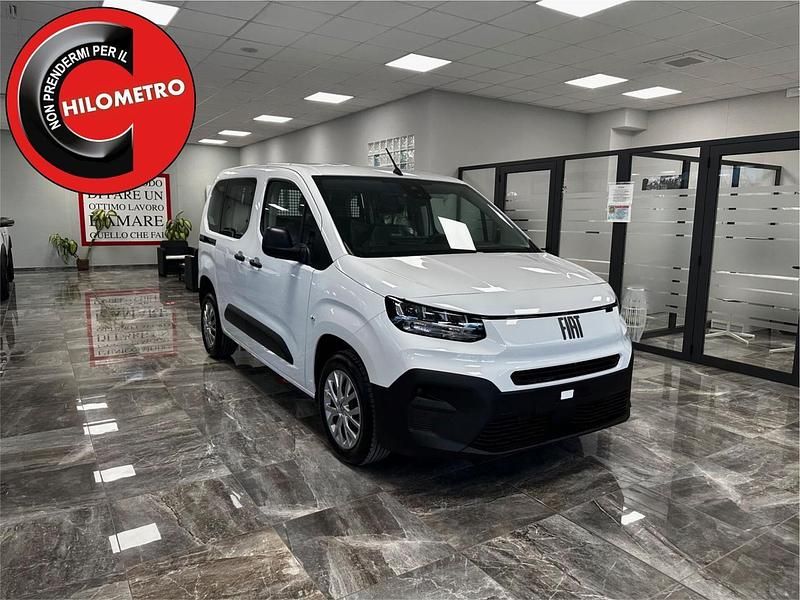 Bianco Nuova 2025 Fiat Doblò Monovolume | 22.500 € - Immagine 1/4
