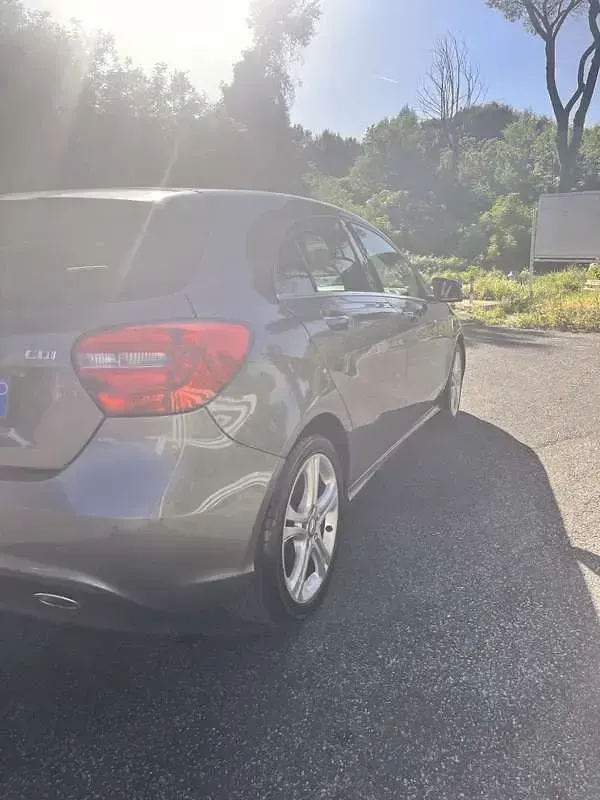 Usata Mercedes A180 109 CV (80 kW) 2014 Grigio Utilitaria