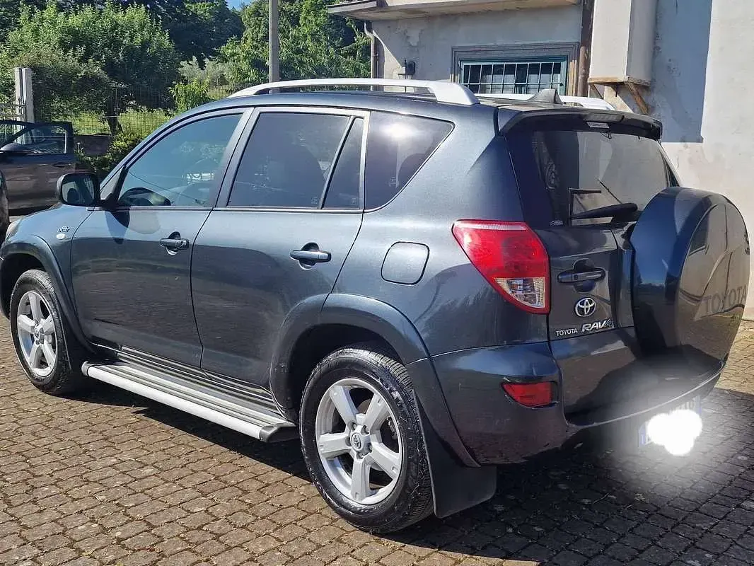 Usata Toyota RAV4 Luxury 177 CV (130 kW) 2007 Grigio SUV