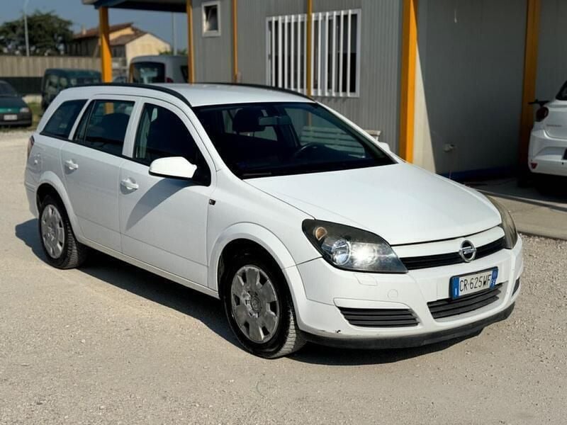 Bianco Usata 2005 Opel Astra Station wagon | 2000 € (Cara) - Immagine 1/4
