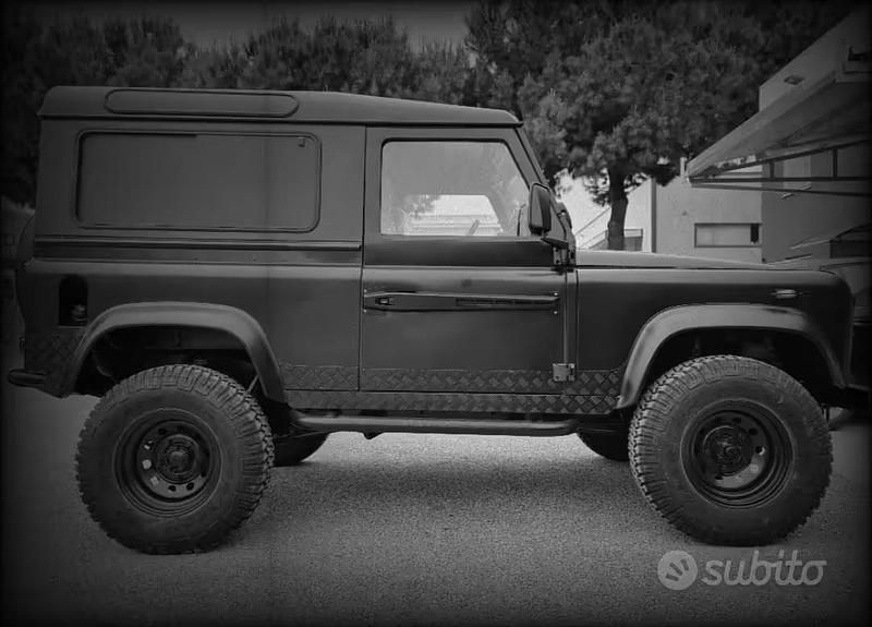 Usata Land Rover Defender 2002 Nero SUV