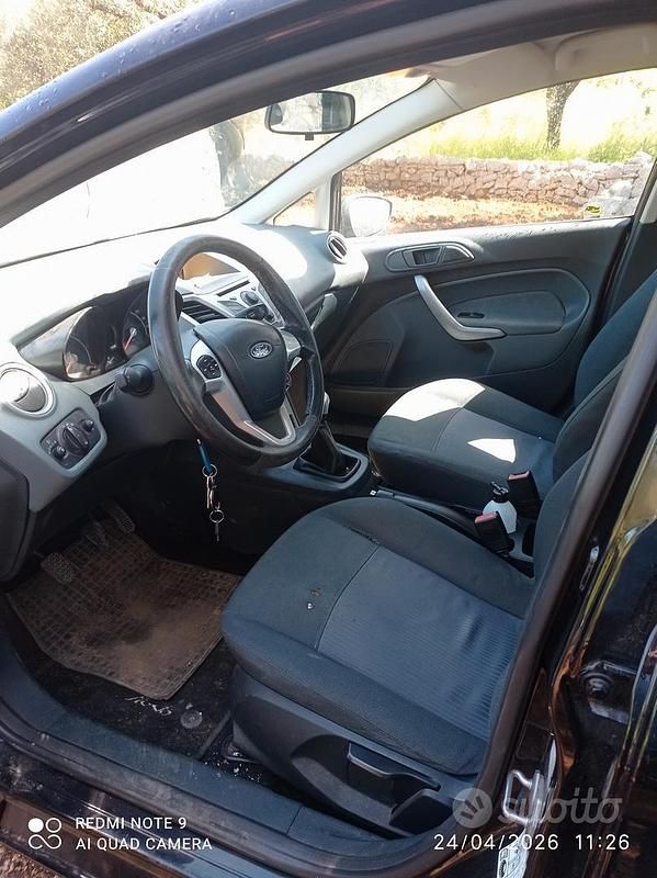 Usata Ford Fiesta 70 CV (51 kW) 2011 Nero Berlina